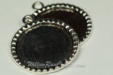 Load image into Gallery viewer, Pendant Tray Antique Silver Bottle Cap Pendant 25mm