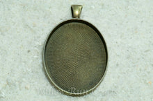 Load image into Gallery viewer, Pendant Tray Oval Antique Bronze 30 x 40mm