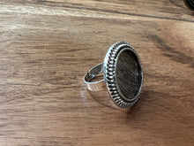 Load image into Gallery viewer, Ring Tray Circle Antique Silver 20mm Bezel
