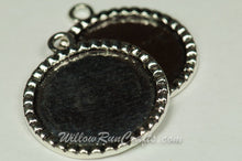 Load image into Gallery viewer, Pendant Tray Antique Silver Bottle Cap Pendant 25mm
