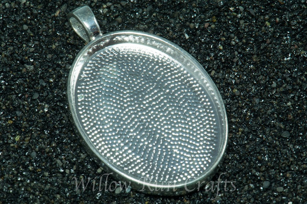 Pendant Tray Oval Silver 22 x 30mm